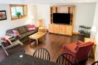 Ski in/Ski out 2 Bedroom Directly on Grammy Jay Run - Homestays