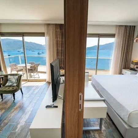 Aurasia Beach Hotel