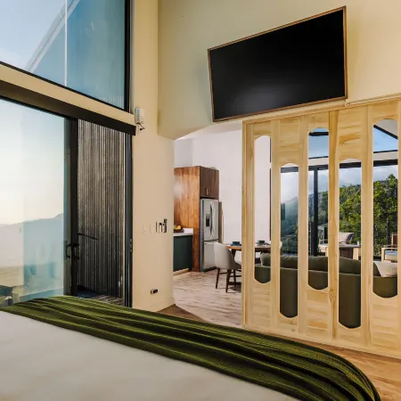Lakay Monteverde: Heated Pool, Golf Cart Breakfast
