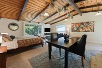 Cozy Up at a Nature Inspired Boutique Studio in the Trees - River Nearby - balcony
