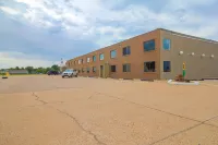 HomeTown Inn by OYO - Liberal, KS - parking
