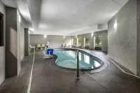 La Quinta Inn & Suites by Wyndham Louisville East - 2-Star