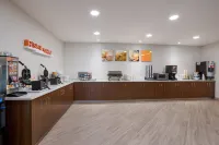 Comfort Inn & Suites Gaylord - breakfast