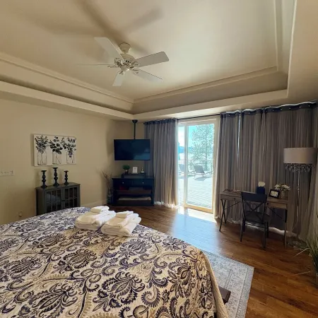 Lakefront Luxury & Stunning Views in Lacc- 4Bed/3Bath, Private Dock, Lake Access