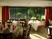 Logis Hôtel Restaurant le Moulin de la Coudre - Parkering