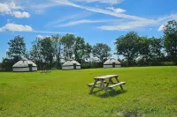 Yurt Sleeps 5 - Dogs Welcome - Bbq - 2-Star