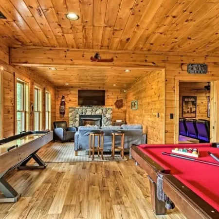 Large Mtn Retreat w/ Theater Room, Hot Tub, Game Room & Sunset Mountain Views!