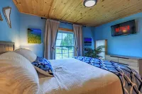 Lake Huron Beachfront, Hot Tub, Kayaks, 10 minutes to Mackinaw City - Chalets