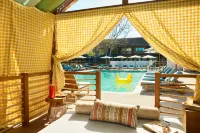 Treehouse Hotel Silicon Valley - Swimmingpools