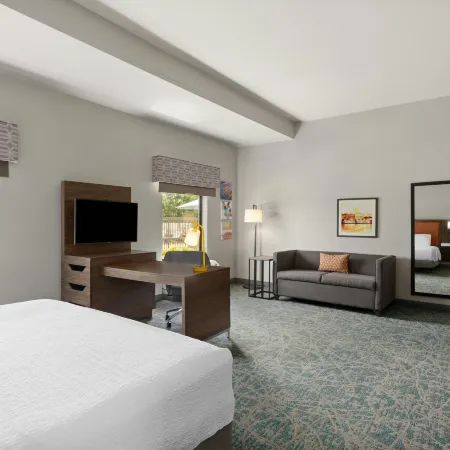 Hampton Inn & Suites Savannah-Airport