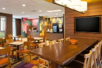 Fairfield Inn & Suites Athens - parking