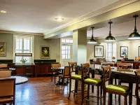 Hampton Inn Charleston-Historic District Hotel berhampiran Dataran Marion