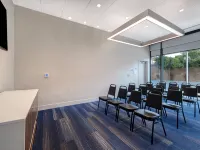 Holiday Inn Express & Suites GLENDALE DOWNTOWN by IHG Hotels near غريفيث بارك