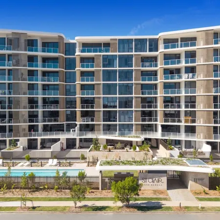 Poolside 2-bed Apartment at Lake Kawana