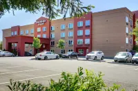 Phoenix Inn Suites Albany - parking