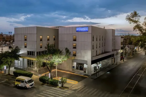 City Express by Marriott Ciudad de México la Villa - Bãi đậu xe