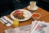 City Sleeper at Royal National Hotel - servizio colazione