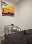 Charming 2-Bedroom House Rental in Calgary - Welcome to Homely Harbour! - 방갈로