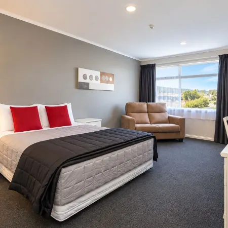 Champers Motor Inn