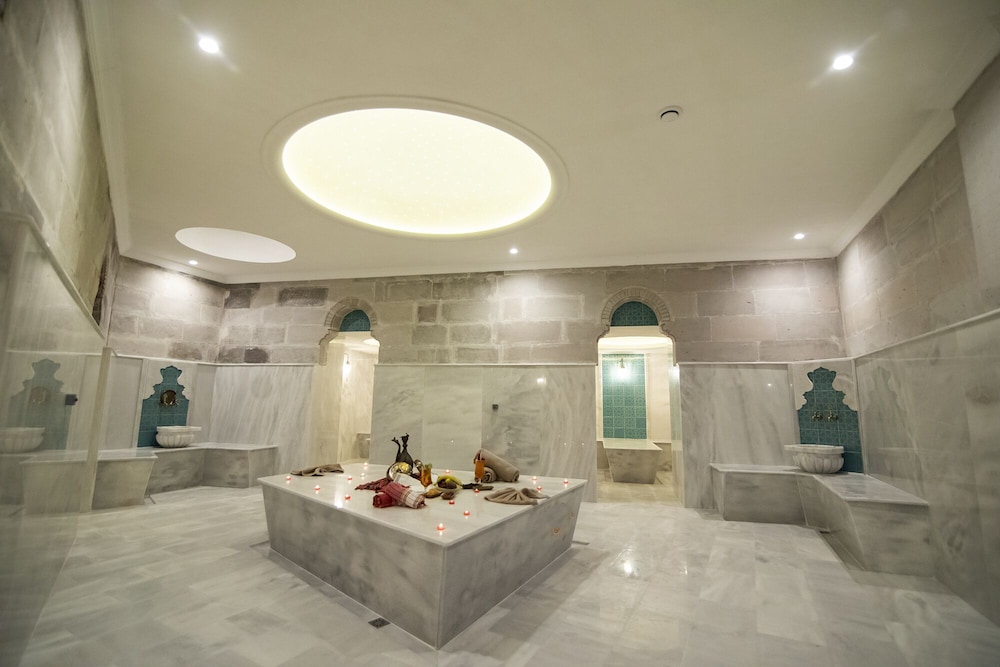 Imperial Cave Suites & SPA