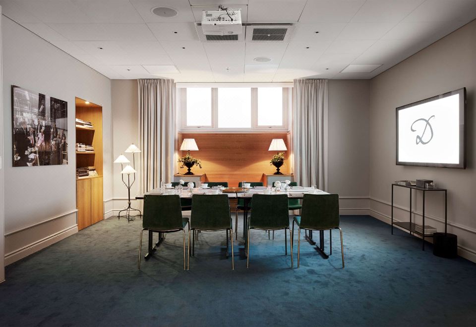 6. Hotel Di..