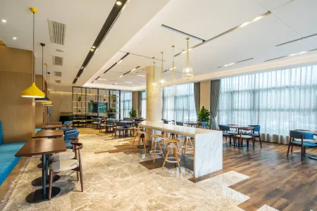 Holiday Inn Express Shaoxing Paojiang Отели рядом с достопримечательностью «Shaoxing College of Arts and Science Yuanpei College»