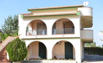 Apartment in Villa (Near the Sea)