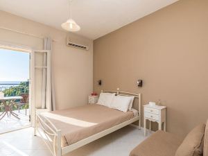 Family Favorite Studio Apartments, Swimming Pool - Pelekas Beach