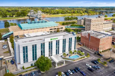 Holiday Inn Alexandria - Downtown Hotels near Zales