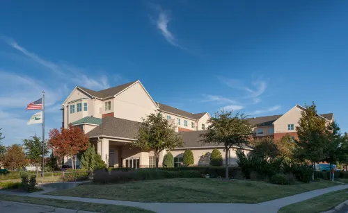 โฮมวูดสวีทส์ บายฮิลตัน เออร์วิง - สนามบิน DFW