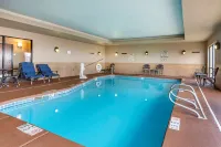 Comfort Suites - piscina