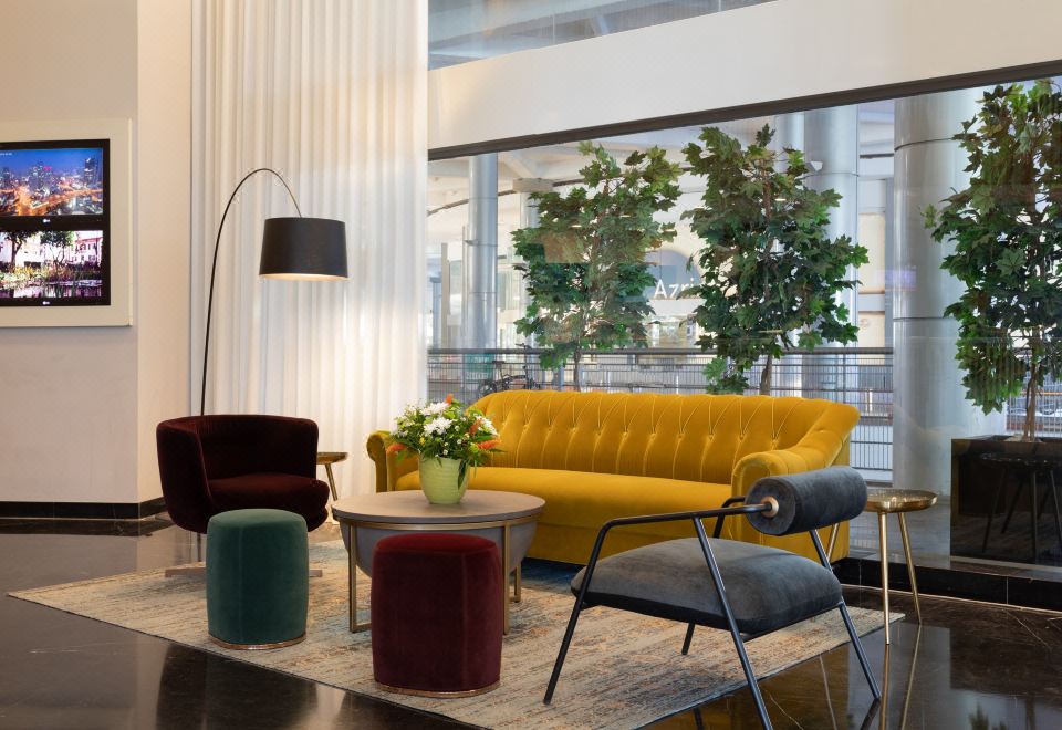 5. Crowne P..