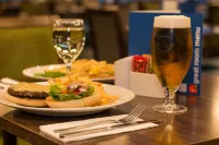 Holiday Inn Express LONDON - HEATHROW T5 by IHG - Aamiainen