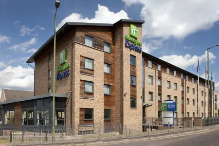 Holiday Inn Express Hemel Hempstead Отели рядом с достопримечательностью «Hertfordshire Fire Brigade Museum»