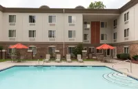 Holiday Inn Express & Suites CHEROKEE/CASINO by IHG - プール