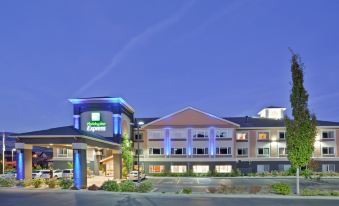 Holiday Inn Express & Suites Ashland