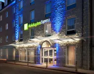 Holiday Inn Express Aberdeen City Centre Hotels near Sheddocksley Baptist Church