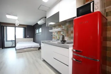 Jeju Sanammae House Pension Отели рядом с достопримечательностью «Dangcheomuldonggul Cave»