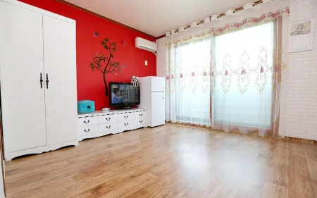 Taean Hill House Pension Отели рядом с достопримечательностью «Kkotji Beach»