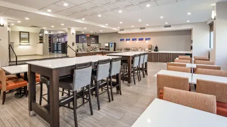 Best Western Paramus Hotel  Suites Отели в г. Бергенфилд