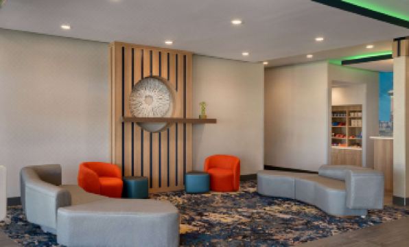 La Quinta Inn & Suites by Wyndham San Antonio Seaworld/Lafb