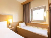 ibis London Luton Airport Hotels in 