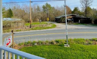 Brookside Hideaway, Brook Road Inn