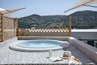 Zeus Dolce by Wyndham Athens - Hot Tub