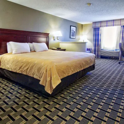 Quality Inn Moore - Oklahoma City Отели рядом с достопримечательностью «Торговый центр "Кроссроудз"»
