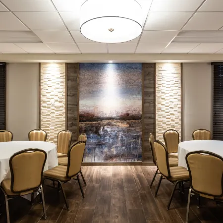 Holiday Inn NEWARK INTERNATIONAL AIRPORT by IHG