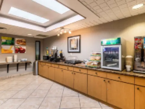 Quality Inn University Lansing ランシングのホテル