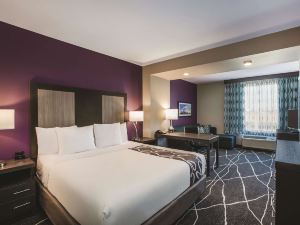 La Quinta Inn & Suites by Wyndham Dallas Northeast-Arboretum