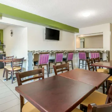 Quality Inn & Suites Leesburg Chain of Lakes