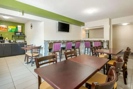 Quality Inn & Suites Leesburg Chain of Lakes Отели в г. Фрутленд Парк